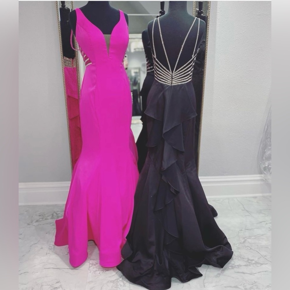 NWT Black Mermaid Style Prom or Formal Dress w/ ruffled train. Size 14